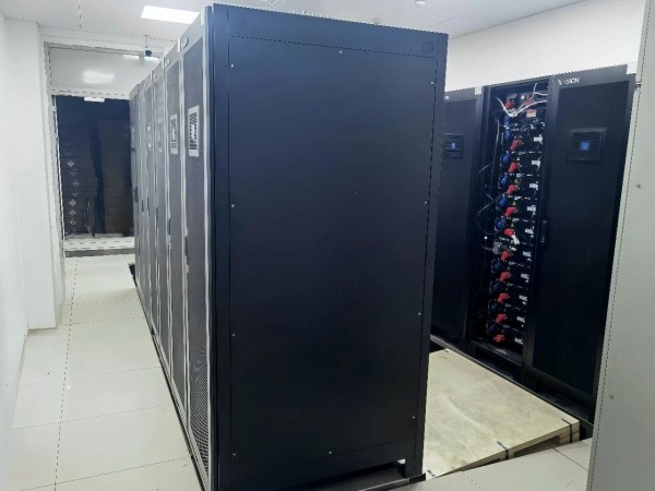 雄韬股份数据中心UPS电源落地新疆公安机房