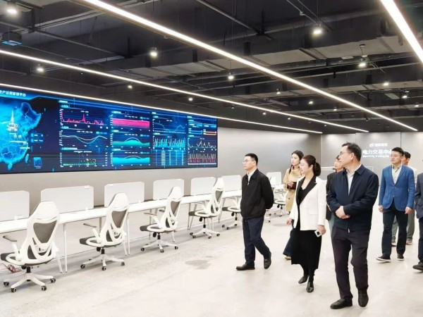 绍兴市委常委、柯桥区委书记袁建一行莅临星辰新能总部调研指导