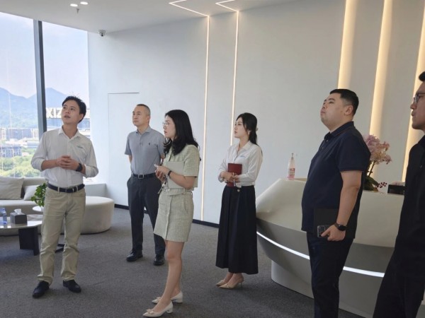 金投资本董事长吴秀丽一行莅临博时储能考察指导