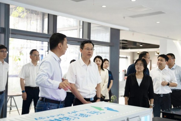 嘉兴市委书记陈伟调研远信储能，共话产业协同新空间