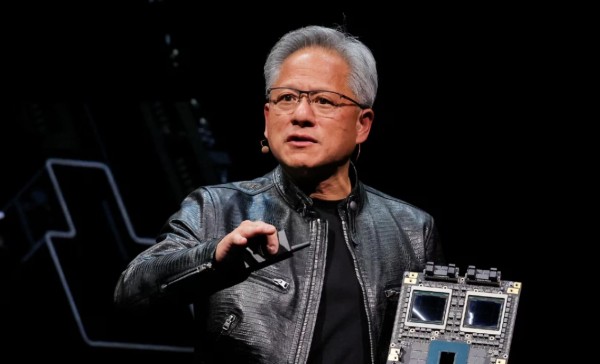 黄仁勋回应OpenAI自研芯片：根本没放在心上