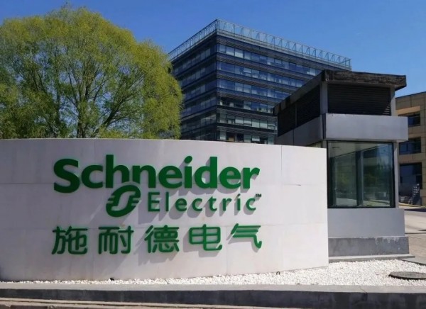 适配高密度AI算力场景！施耐德电气推出3.5MW混合液冷风冷WCDU设备