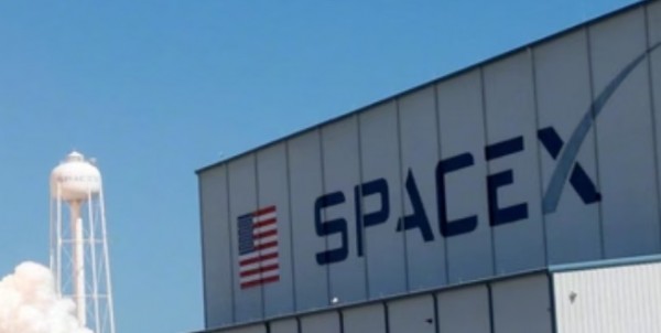 巴克莱研报预判：特斯拉或在股东大会前官宣与SpaceX合并，AI垂直整合为核心看点